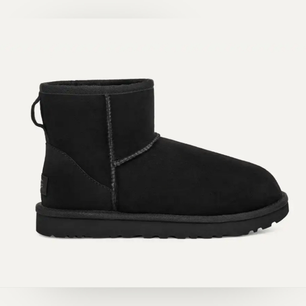 SOLD! NEW UGG Classic Short Suede Water-Repellent Black Boot Size8🖤 👢 - Picture 1 of 10